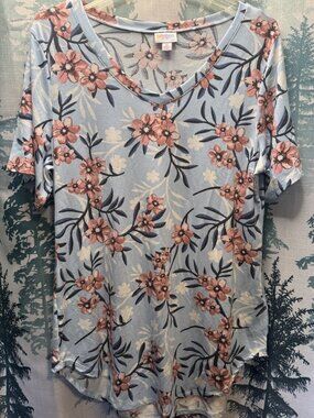 LuLaRoe Medium IRIS BLOUSE Shirt Top Multicolor Floral Pattern